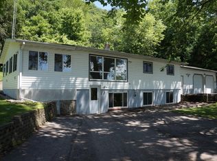 S3060 State Road 35, Fountain City, WI 54629