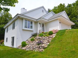 453 Caernarvon Rd, Wales, WI 53183