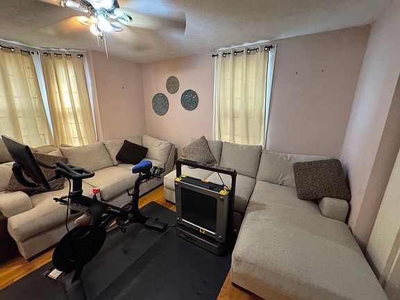 4th image of 196 Holland St #1
