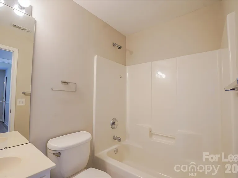 2411 Normancrest Ct — Photo 10