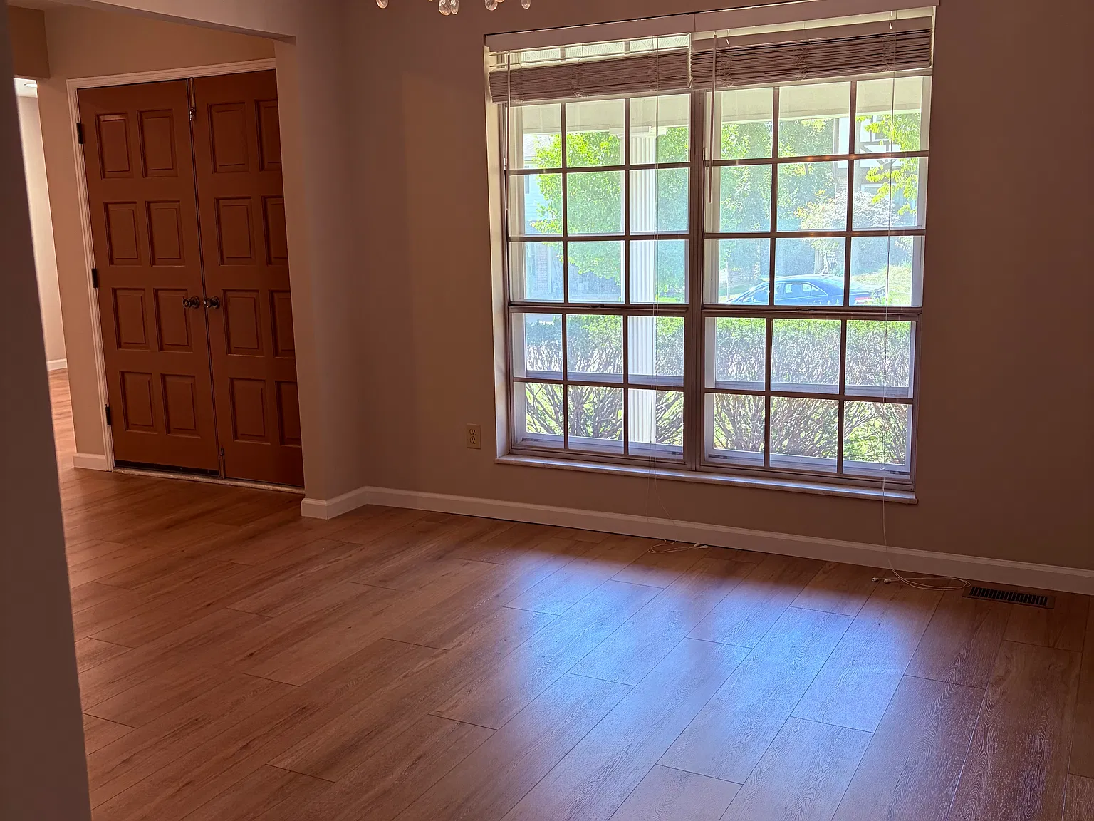 3 bed, 2.5 bath, 2750 sqft, $3,100 — Photo 2