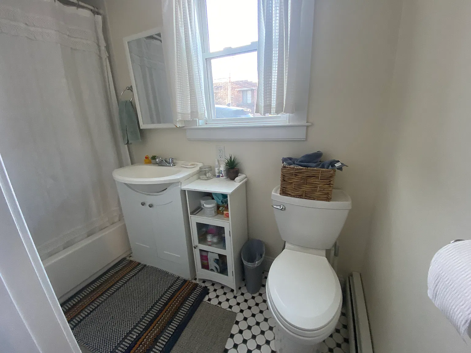 3 bed, 9999 sqft, $3,500 — Photo 3