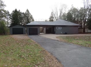 245 Summit St, Iola, WI 54945