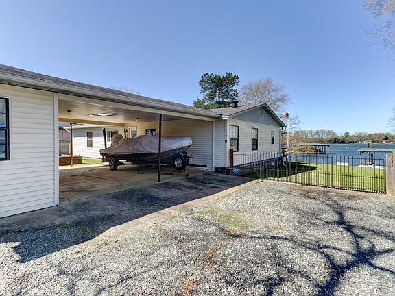 2nd image of 126 Oakridge Rd