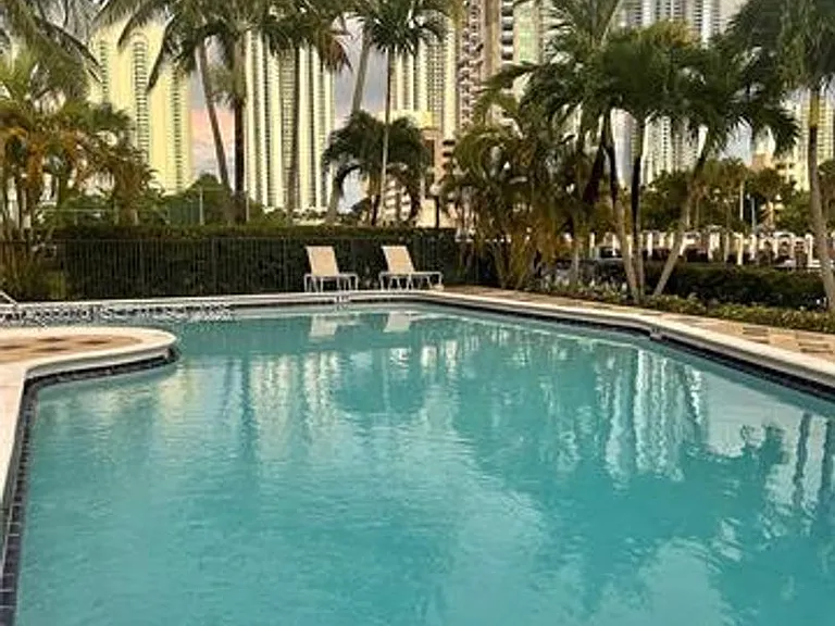456 Poinciana Dr #CU-1620 — Photo 38