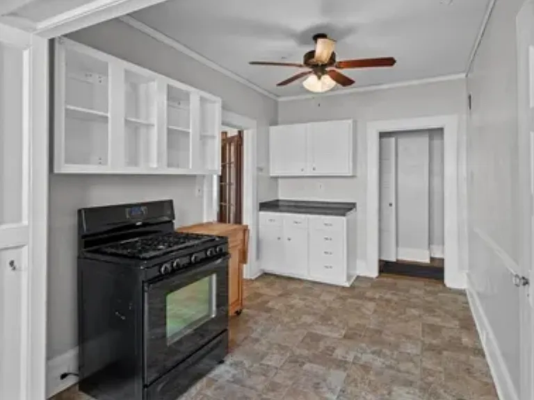 511 S Walker St — Photo 20