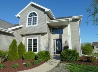 322 Meadow Crest Trl, Cottage Grove, WI 53527