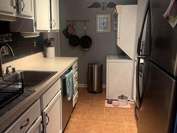 4th image of 528 Glen Ct