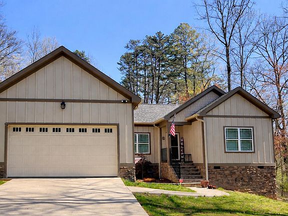 2nd image of 82 New Summit Hill Rd