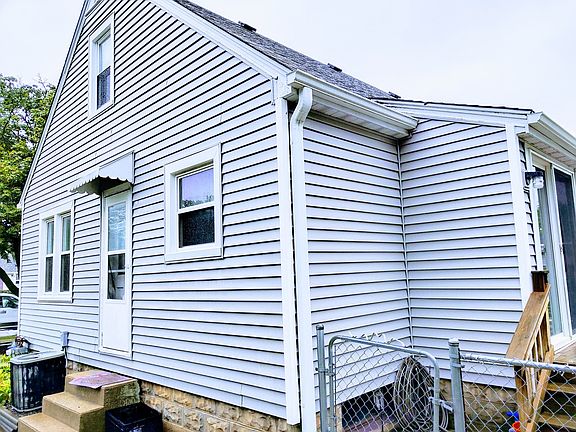 5th image of 2321 Custer Ave