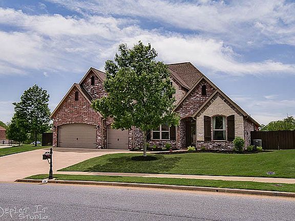 2nd image of 14 NE Dawn Hills Dr