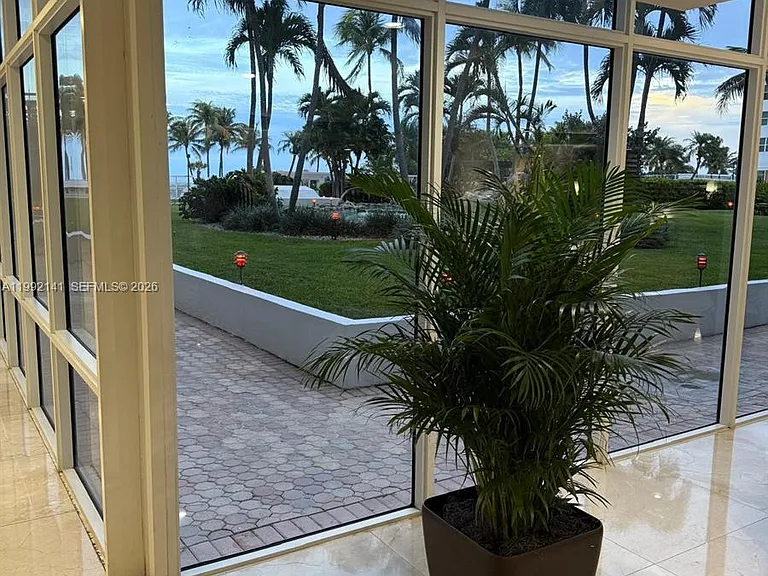 5005 Collins Ave #1525 — Photo 21