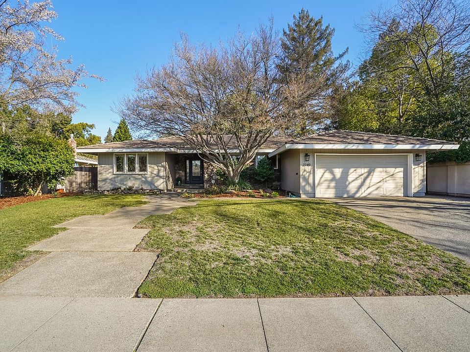 1st image of 2749 Latham Dr