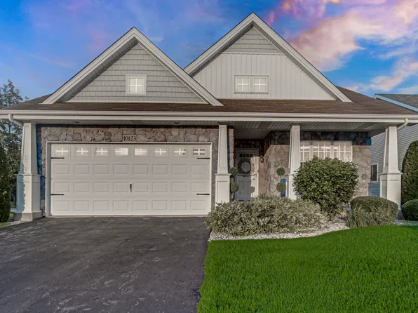 10123 Azalea Dr, Crown Point, IN 46307