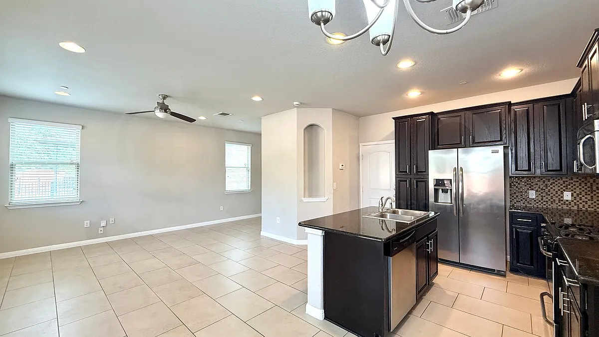 3 bed, 2.5 bath, 1600 sqft, $1,895 — Photo 3