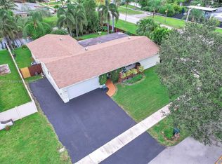 820 NW 92nd Ave, Pembroke Pines, FL 33024