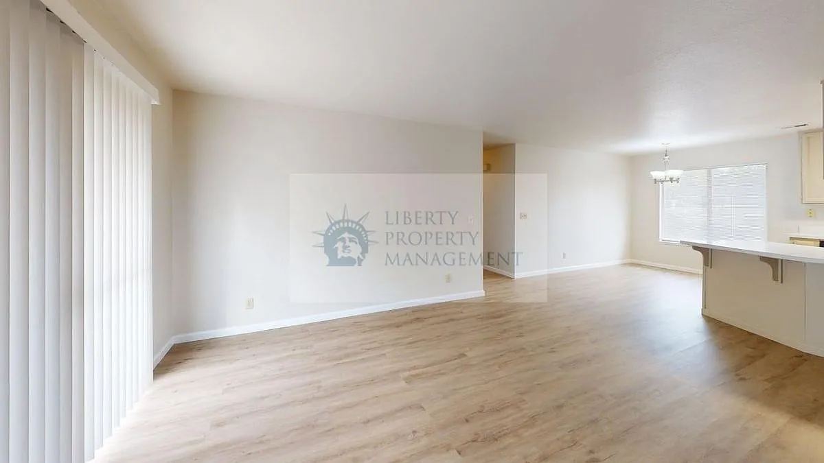 2 bed, 1025 sqft, $1,895 — Photo 3
