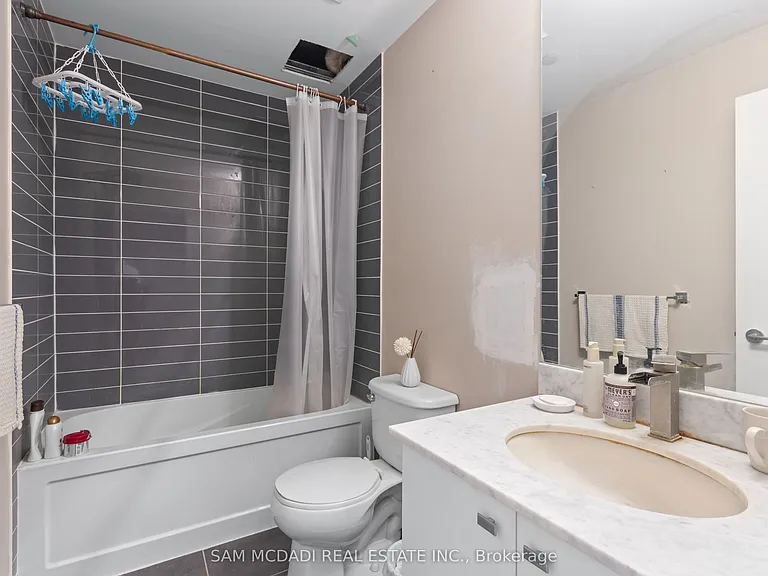 150 E Liberty St #1208 — Photo 5