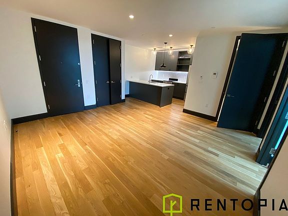 4th image of 1134 Fulton St #419