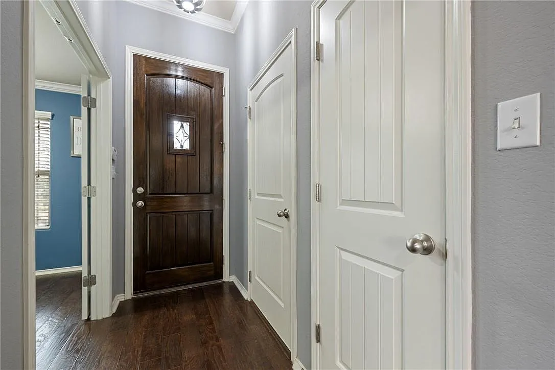 3 bed, 2.0 bath, 2050 sqft, $2,795 — Photo 4