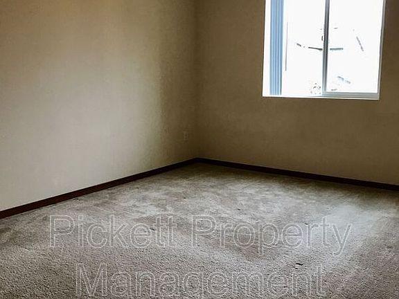 5th image of 6710 Takota Pl NE