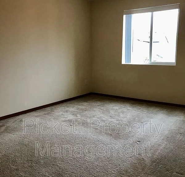 6710 Takota Pl NE — Photo 5