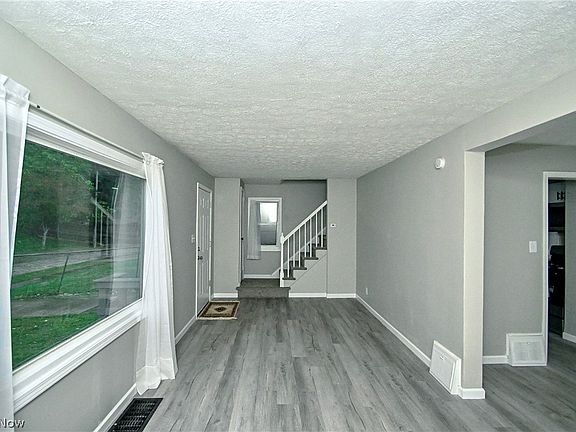 4th image of 542 Montgomery Ave