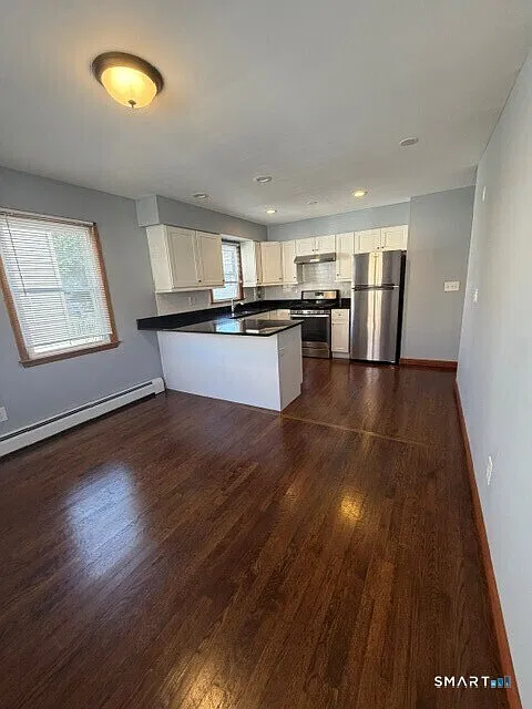 3 bed, 1.5 bath, 2632 sqft, $2,495 — Photo 4