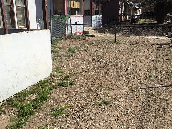 2nd image of 203 E Oak St