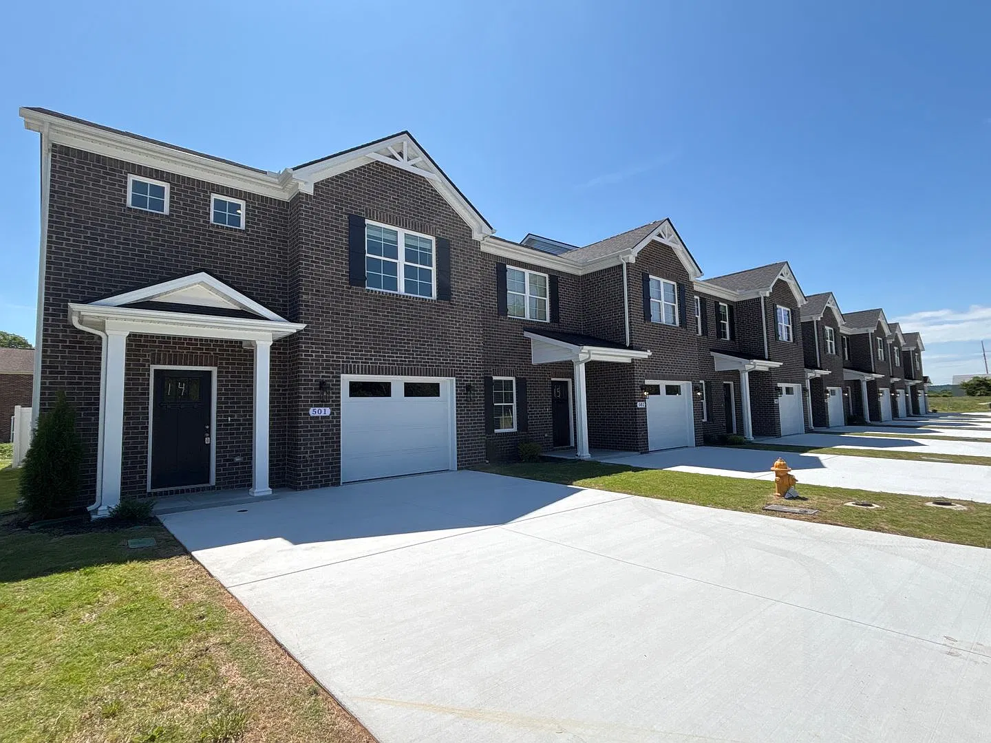 Move In Special! - Brand New 3 Bed 2.5 Bath Townhome Near The Heart Of Shelbyville — Photo 2