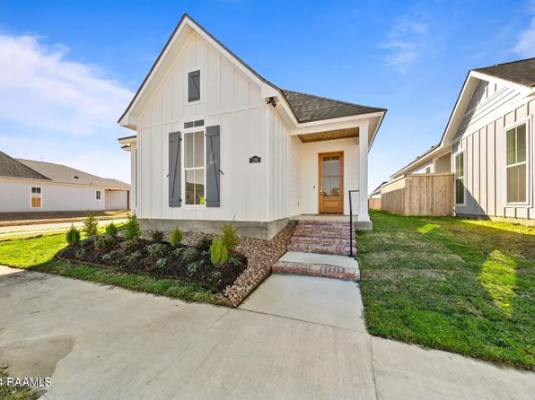 128 Oak Village Dr, Scott, LA 70583