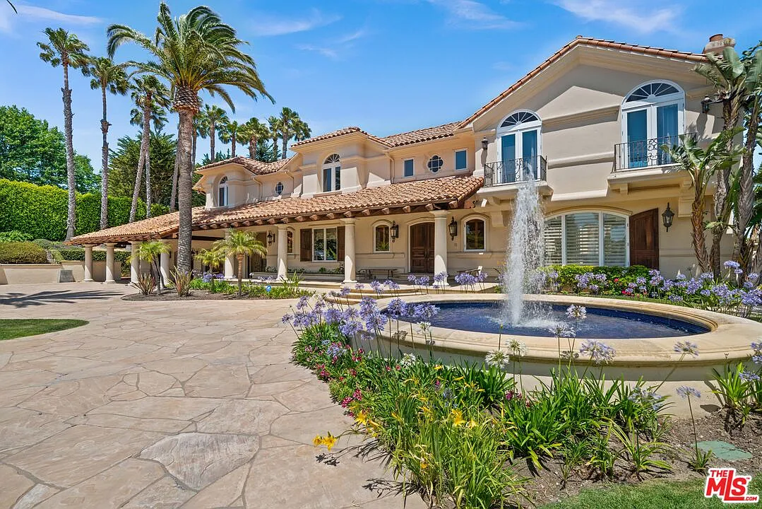 Building Photo - 7160 Dume Dr