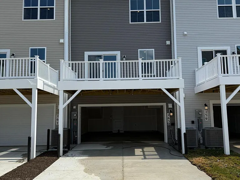 319 Sandy Bottom Cir — Photo 3