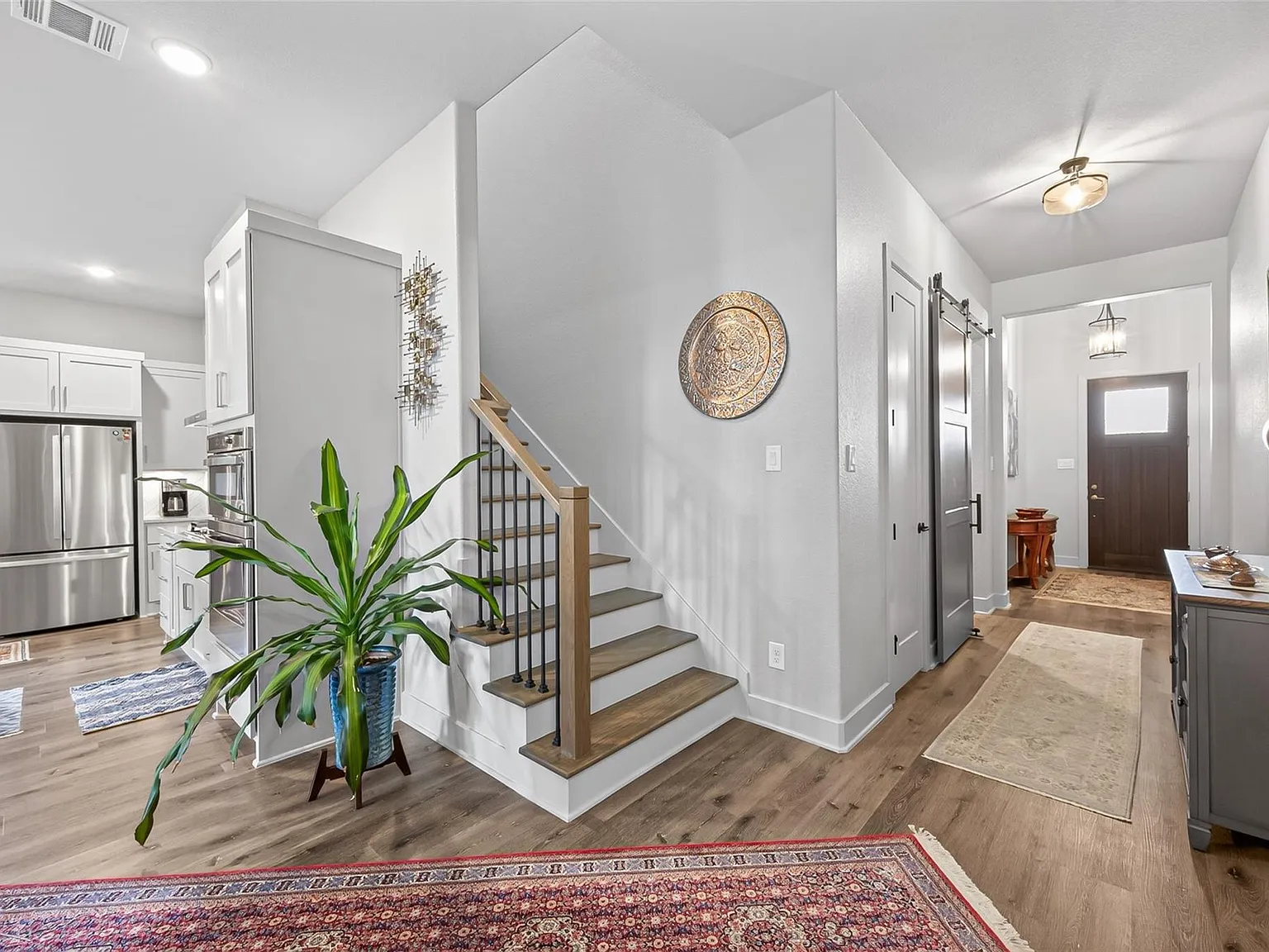 4 bed, 3.5 bath, 3479 sqft, $4,000 — Photo 3