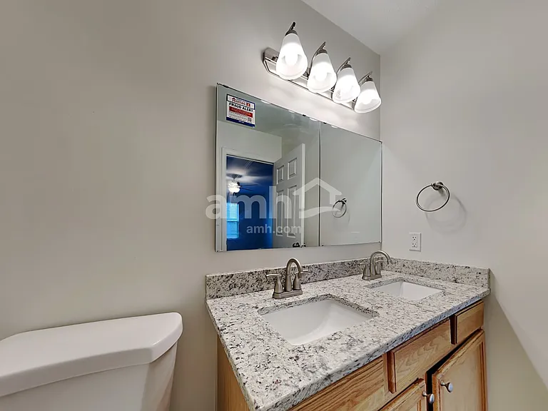 1070 Halifax Ln — Photo 12