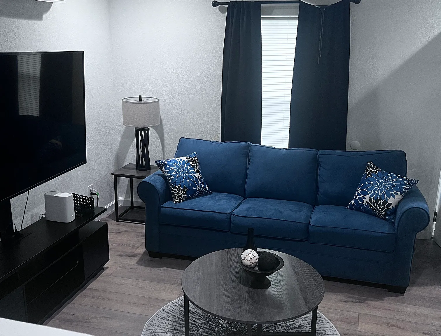 2 bed, 650 sqft, $900 — Photo 1