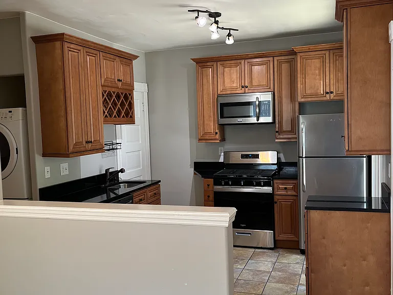 1209 Benton Ave #1 — Photo 17