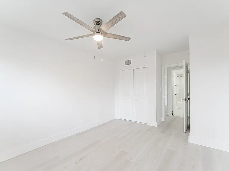 Deerfield East — Photo 21