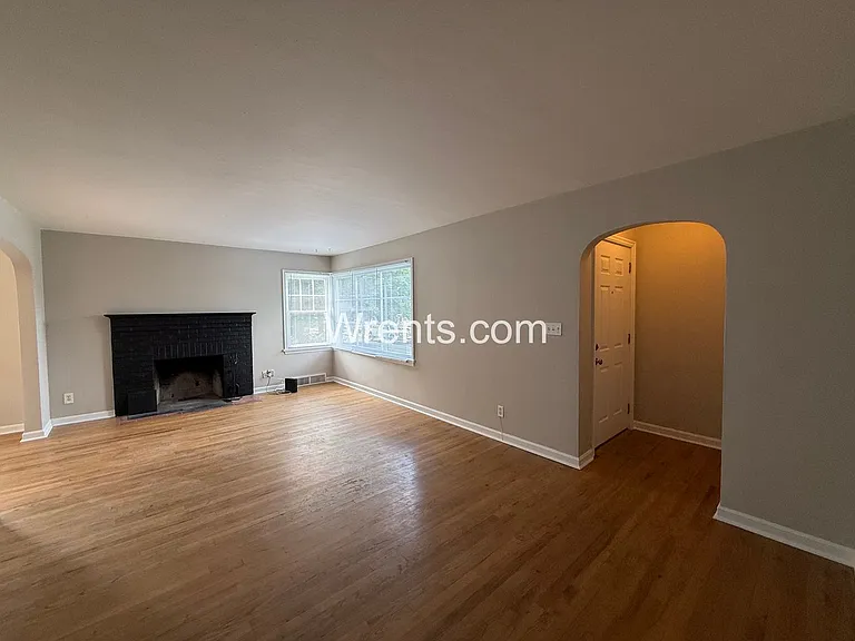 1104 E 14th Ave — Photo 2