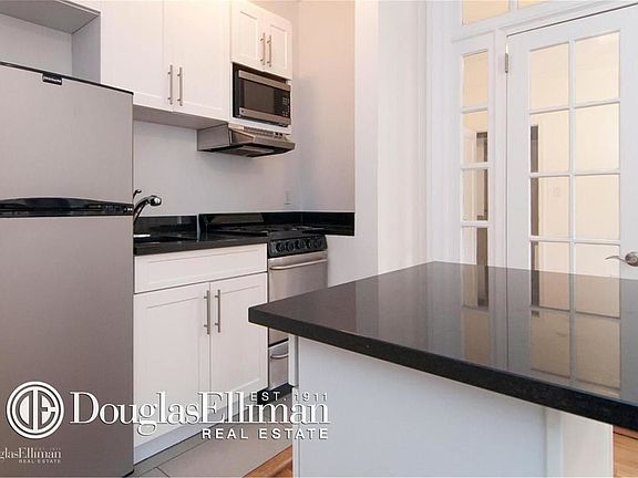 4th image of 347 W 55th St APT 8D