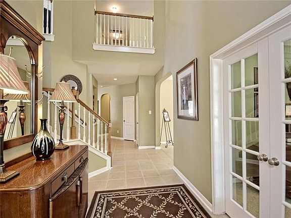 3rd image of 706 Coomes Pl