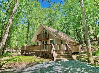 5 Cedar Ct W, Hawley, PA 18428