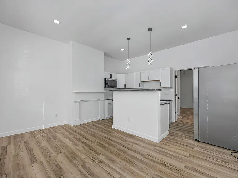 636 Watkins St #1 — Photo 2