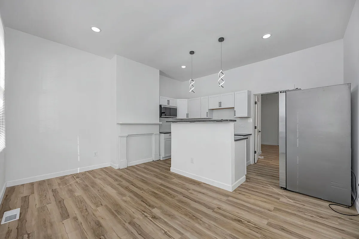 Building Photo - 636 Watkins St #1