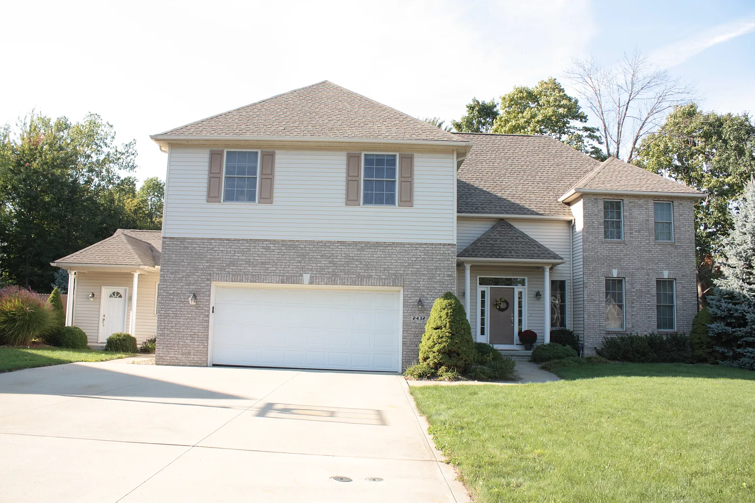 2432 Brantwood Dr photo 1