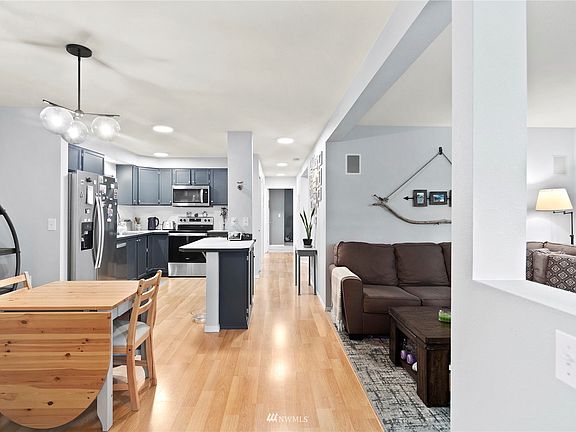 2nd image of 8916 Meridian Pl NE #A102
