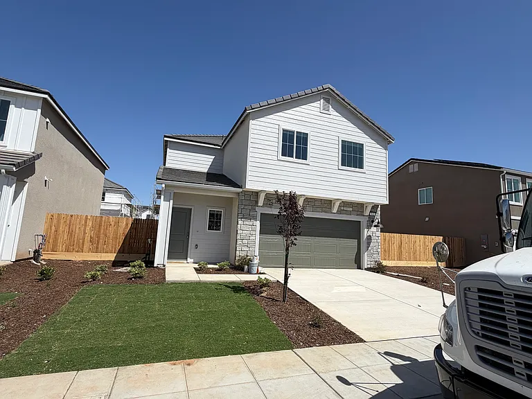 941 Rubcom Rd W — Photo 1