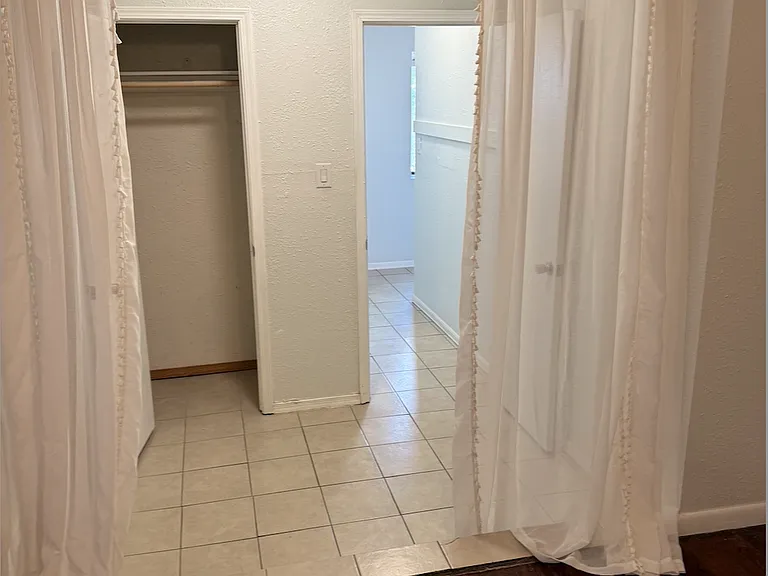 203 Vassar Dr SE #B — Photo 10