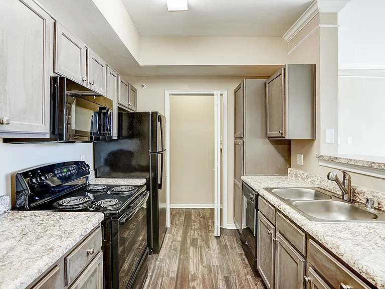 Saxony at Chase Oaks Apartments — Photo 4