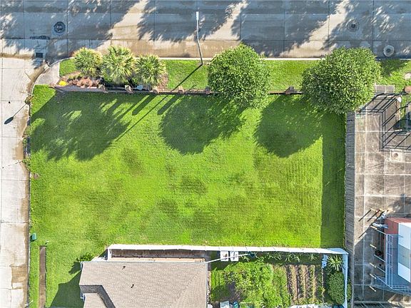 2nd image of 11401 Melvin Pl